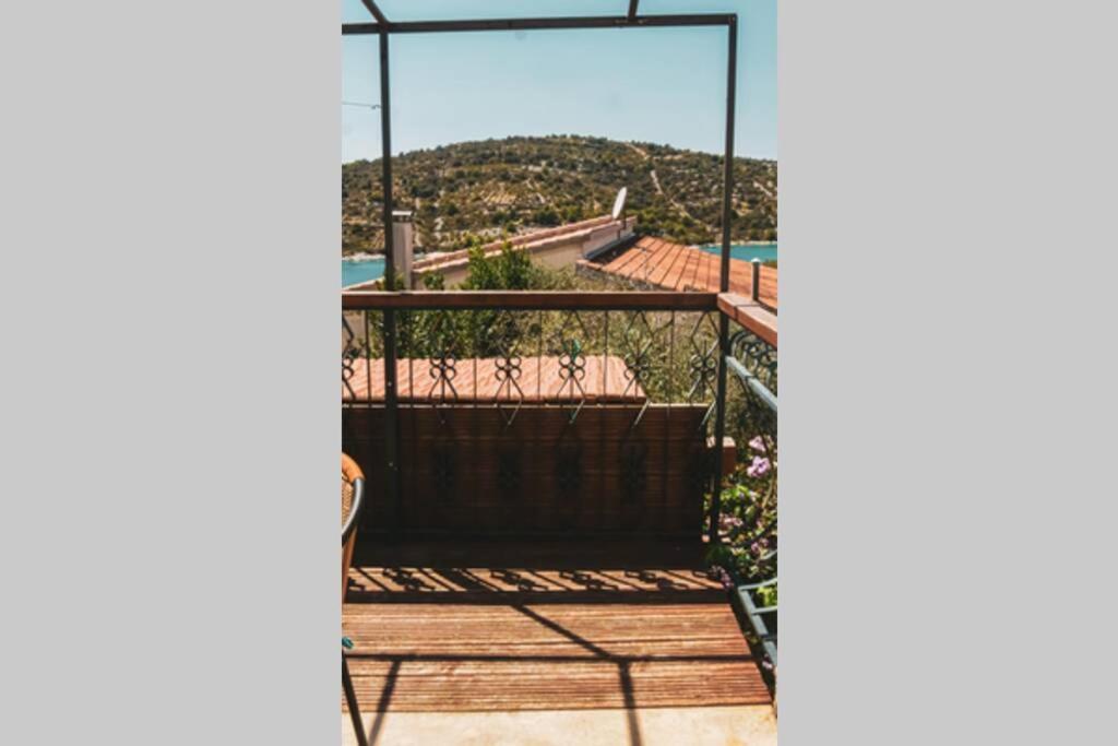 One Bedroom Apartment With Terrace And Seaview - B Sevid Esterno foto